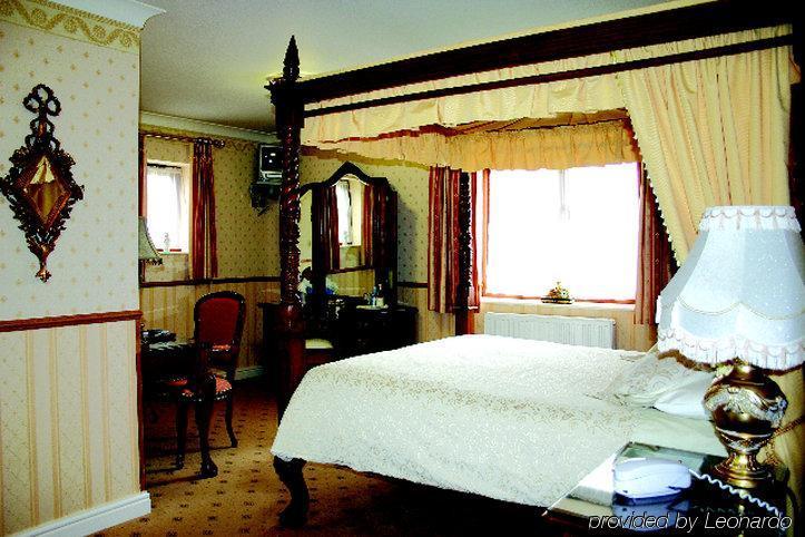 Albright Hussey Manor